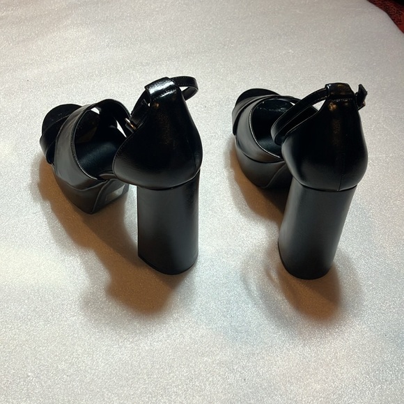 Platform strappy heels with ankle strap. - Picture 2 of 6